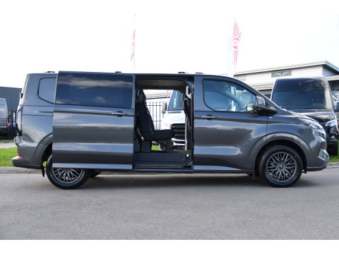 Ford Transit Custom 320 2.0 TDCI L2H1 Limited DC Adaptieve Cruise, 360 Camera, Carplay, Automaat, LED, 2 x Schuifdeur, Stoelverwarming, Virtual, 170pk, Sensoren, Uniek!