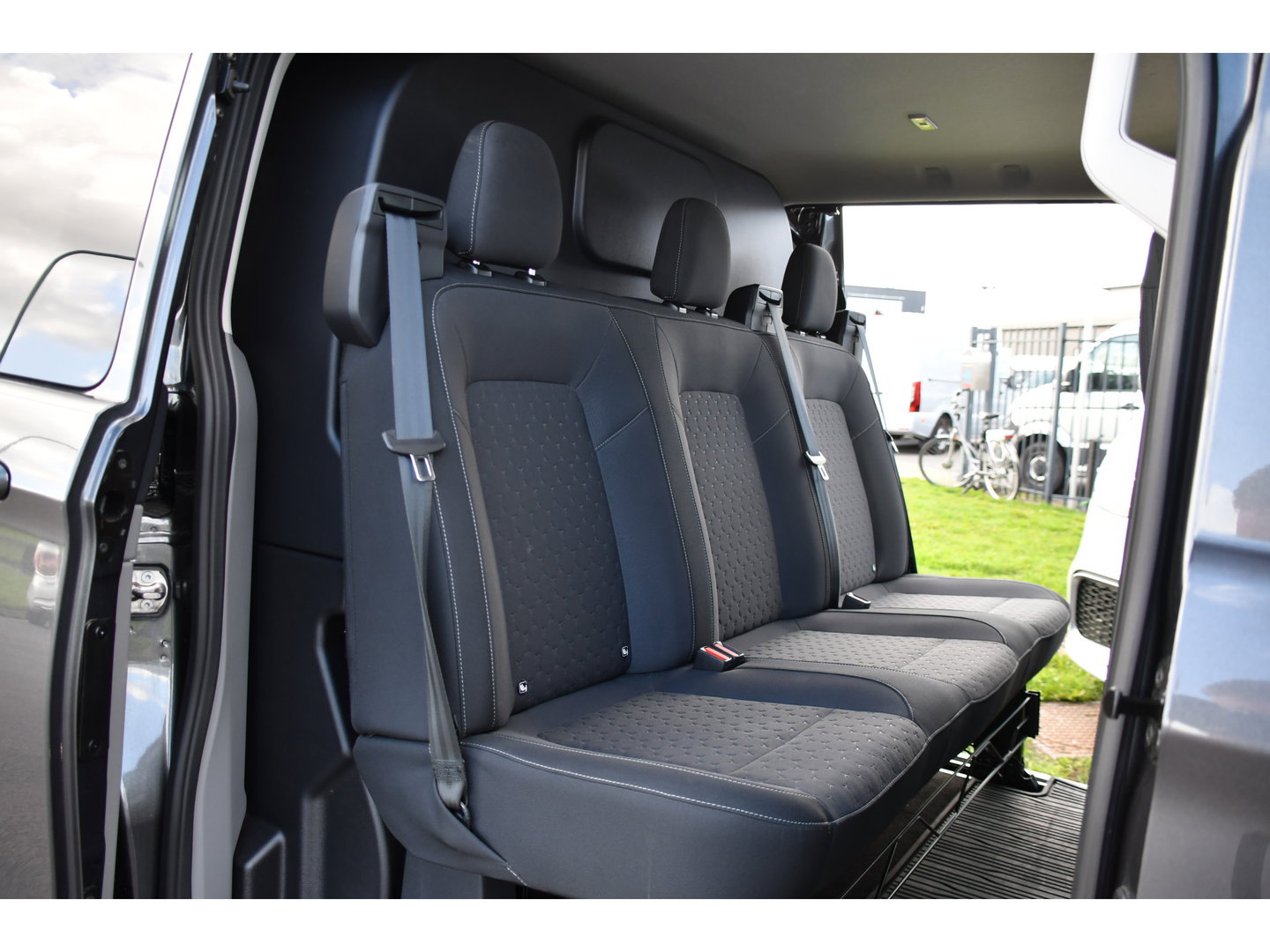 Ford Transit Custom 320 2.0 TDCI L2H1 Limited DC Adaptieve Cruise, 360 Camera, Carplay, Automaat, LED, 2 x Schuifdeur, Stoelverwarming, Virtual, 170pk, Sensoren, Uniek!