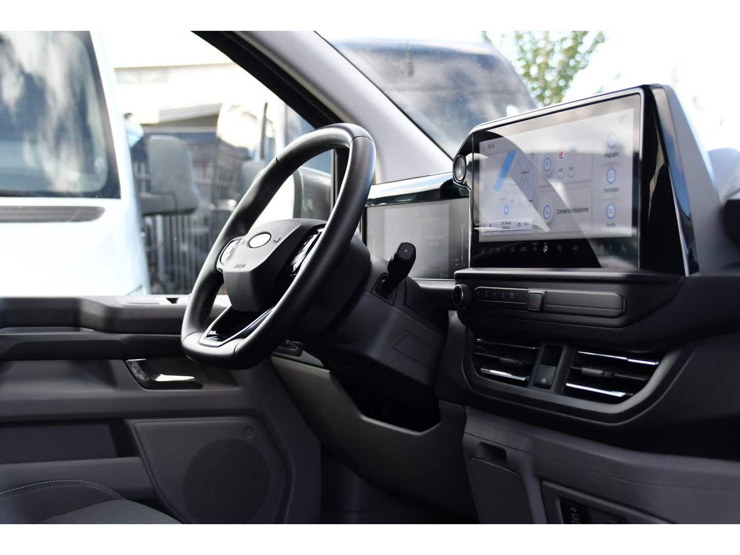 Ford Transit Custom 320 2.0 TDCI L2H1 Limited DC Adaptieve Cruise, 360 Camera, Carplay, Automaat, LED, 2 x Schuifdeur, Stoelverwarming, Virtual, 170pk, Sensoren, Uniek!