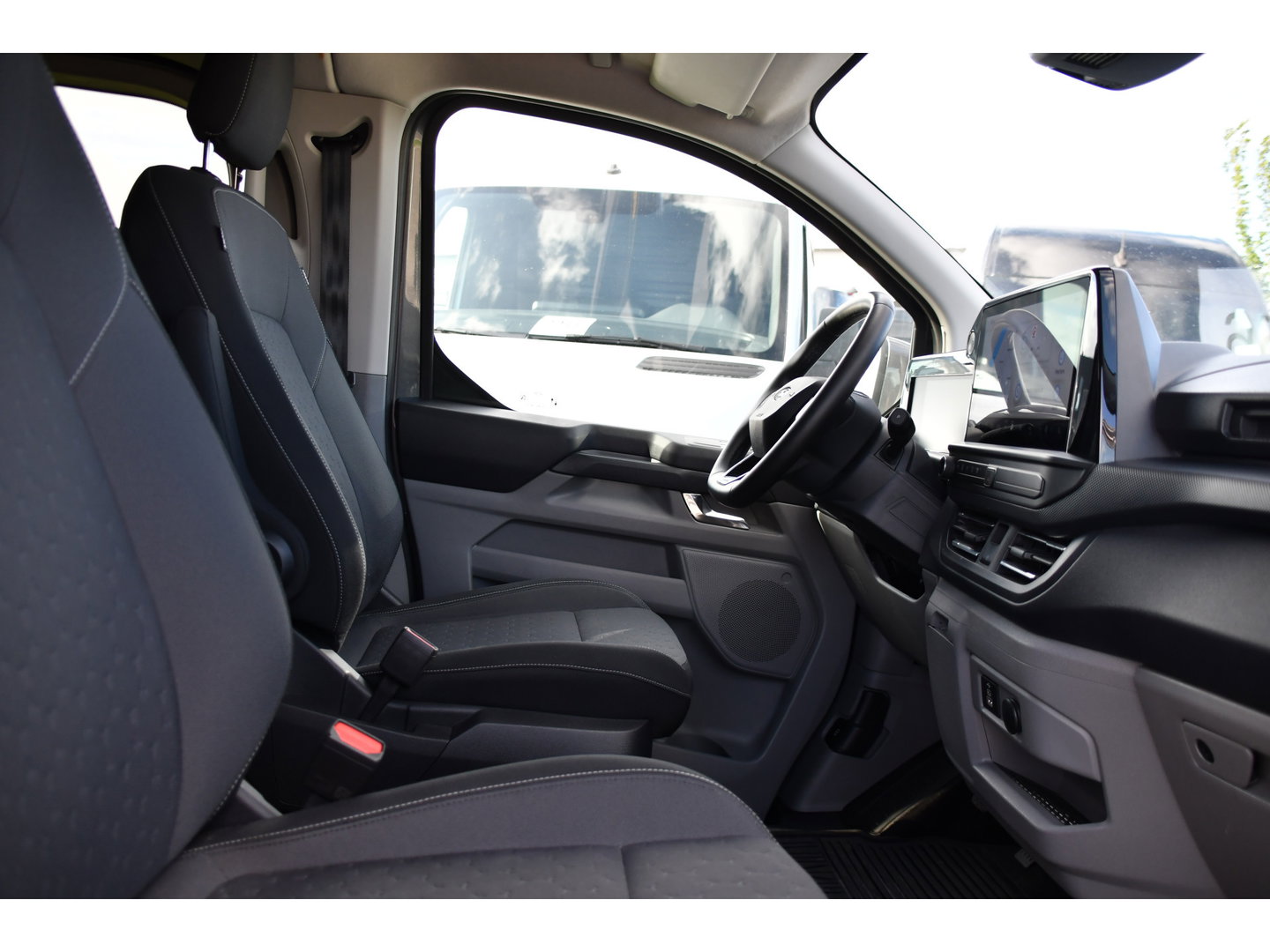 Ford Transit Custom 320 2.0 TDCI L2H1 Limited DC Adaptieve Cruise, 360 Camera, Carplay, Automaat, LED, 2 x Schuifdeur, Stoelverwarming, Virtual, 170pk, Sensoren, Uniek!
