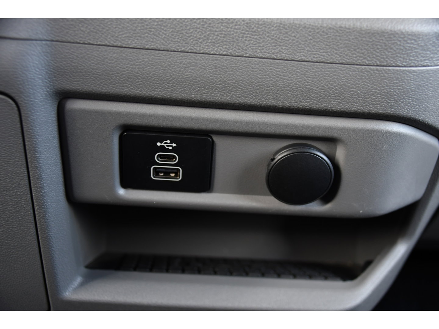 Ford Transit Custom 320 2.0 TDCI L2H1 Limited DC Adaptieve Cruise, 360 Camera, Carplay, Automaat, LED, 2 x Schuifdeur, Stoelverwarming, Virtual, 170pk, Sensoren, Uniek!