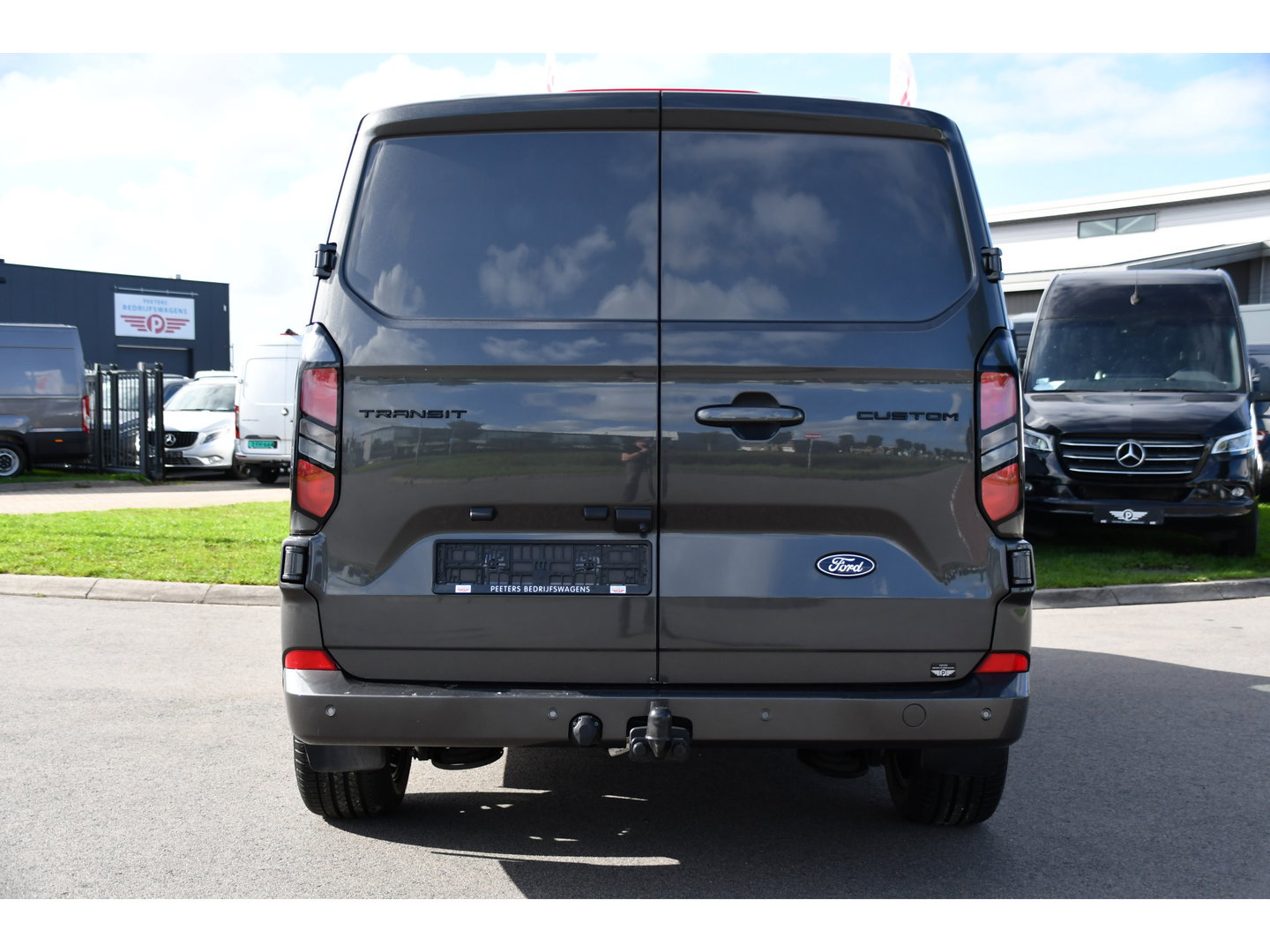 Ford Transit Custom 320 2.0 TDCI L2H1 Limited DC Adaptieve Cruise, 360 Camera, Carplay, Automaat, LED, 2 x Schuifdeur, Stoelverwarming, Virtual, 170pk, Sensoren, Uniek!