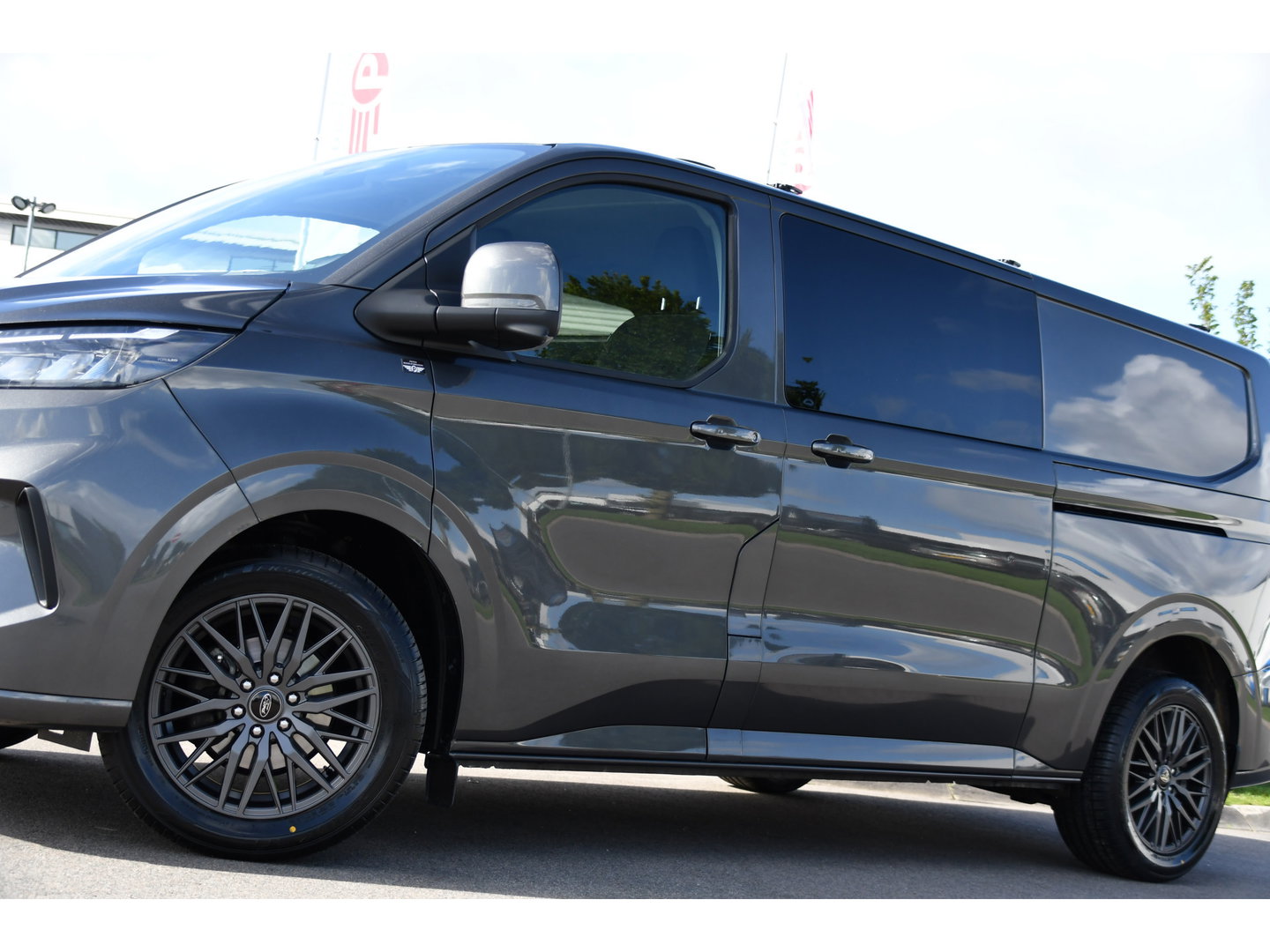 Ford Transit Custom 320 2.0 TDCI L2H1 Limited DC Adaptieve Cruise, 360 Camera, Carplay, Automaat, LED, 2 x Schuifdeur, Stoelverwarming, Virtual, 170pk, Sensoren, Uniek!