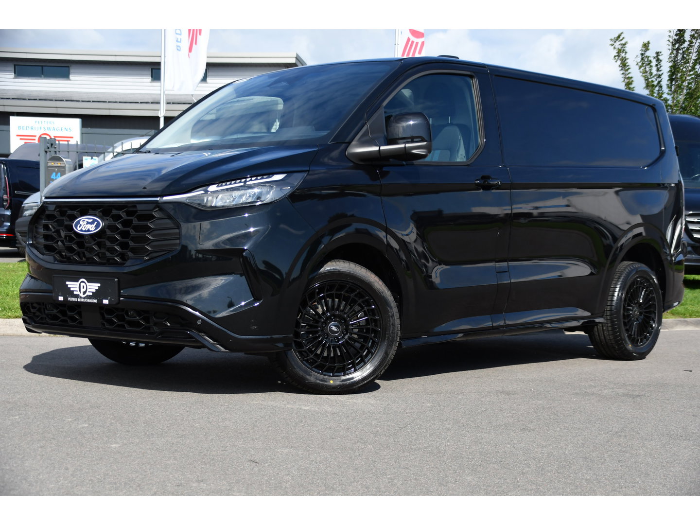 Ford Transit Custom 320 2.0 TDCI L1H1 Sport AWD Black Edition Adaptieve Cruise, 360 Camera, Carplay, B&O, Electrische Stoel, 170pk, LED, 4x4, Stoelverwarming, Stuurverwarming, Uniek!