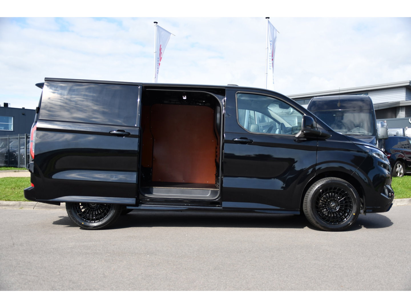 Ford Transit Custom 320 2.0 TDCI L1H1 Sport AWD Black Edition Adaptieve Cruise, 360 Camera, Carplay, B&O, Electrische Stoel, 170pk, LED, 4x4, Stoelverwarming, Stuurverwarming, Uniek!