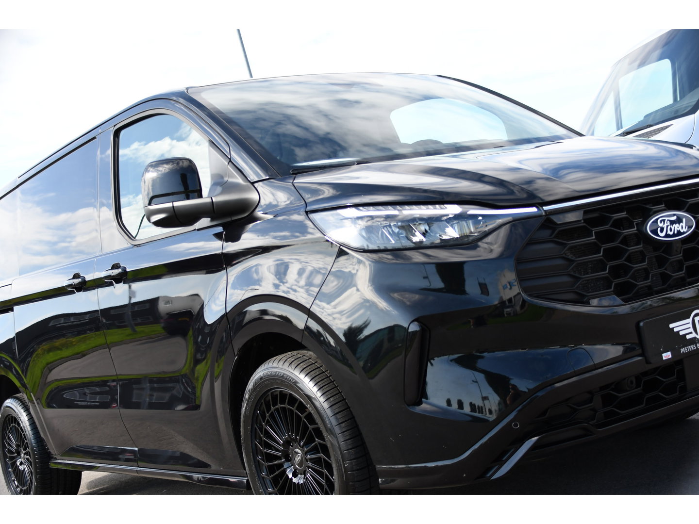 Ford Transit Custom 320 2.0 TDCI L1H1 Sport AWD Black Edition Adaptieve Cruise, 360 Camera, Carplay, B&O, Electrische Stoel, 170pk, LED, 4x4, Stoelverwarming, Stuurverwarming, Uniek!