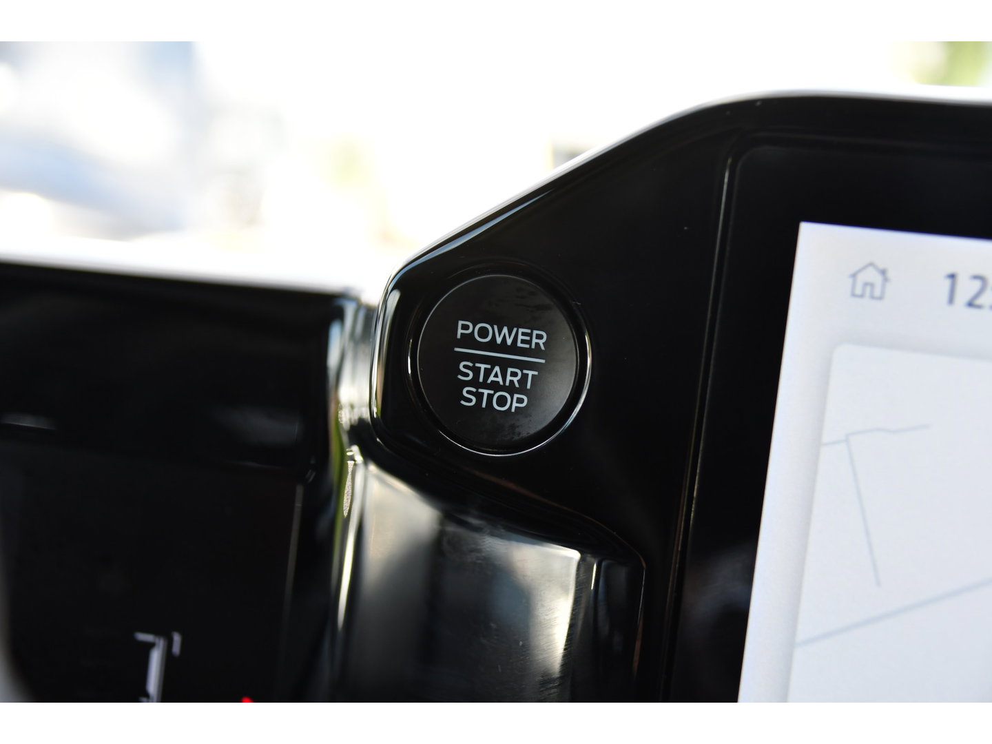 Ford Transit Custom 320 2.0 TDCI L1H1 Sport AWD Black Edition Adaptieve Cruise, 360 Camera, Carplay, B&O, Electrische Stoel, 170pk, LED, 4x4, Stoelverwarming, Stuurverwarming, Uniek!