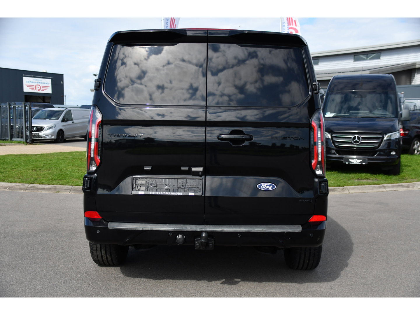 Ford Transit Custom 320 2.0 TDCI L1H1 Sport AWD Black Edition Adaptieve Cruise, 360 Camera, Carplay, B&O, Electrische Stoel, 170pk, LED, 4x4, Stoelverwarming, Stuurverwarming, Uniek!