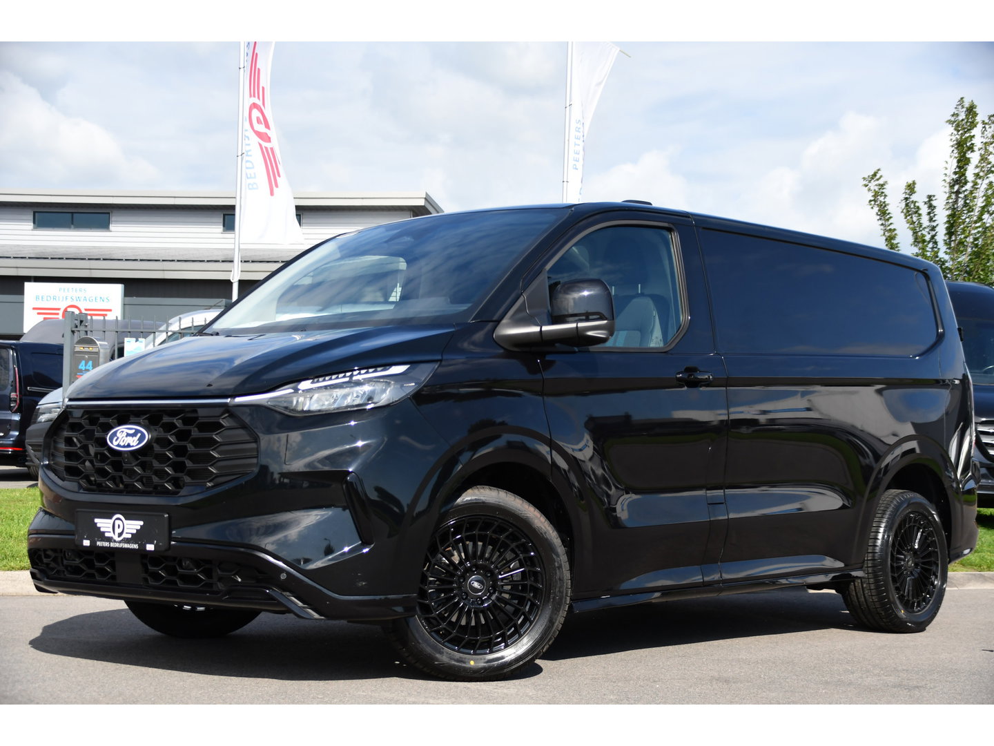 Ford Transit Custom 320 2.0 TDCI L1H1 Sport AWD Black Edition Adaptieve Cruise, 360 Camera, Carplay, B&O, Electrische Stoel, 170pk, LED, 4x4, Stoelverwarming, Stuurverwarming, Uniek!