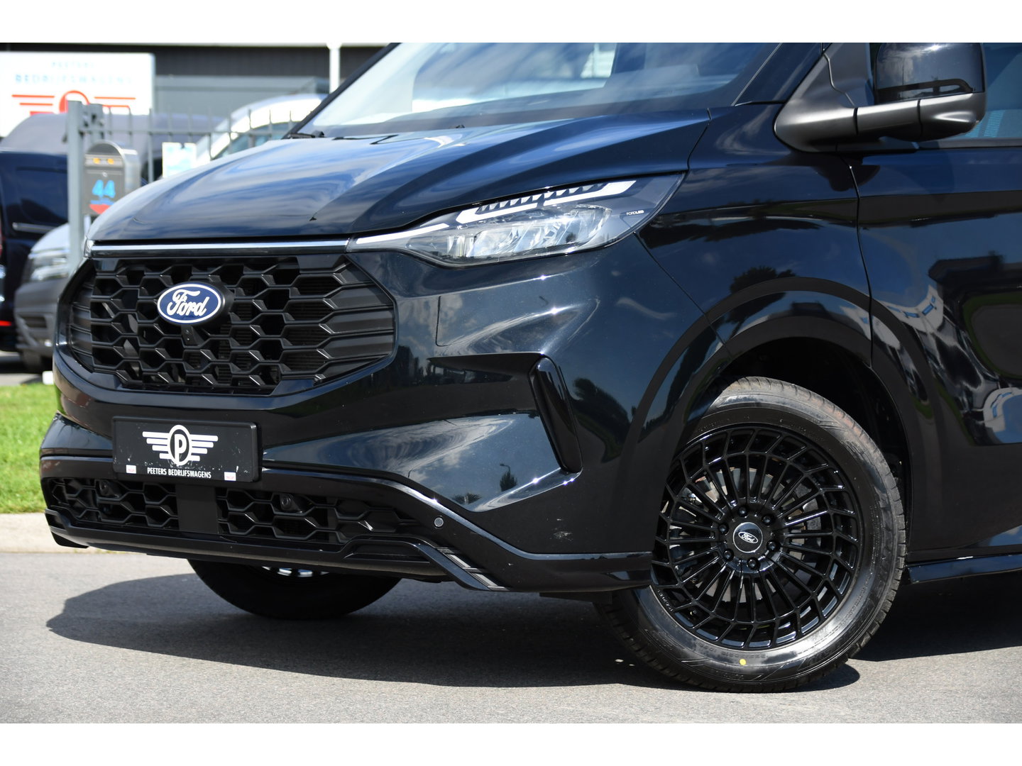 Ford Transit Custom 320 2.0 TDCI L1H1 Sport AWD Black Edition Adaptieve Cruise, 360 Camera, Carplay, B&O, Electrische Stoel, 170pk, LED, 4x4, Stoelverwarming, Stuurverwarming, Uniek!