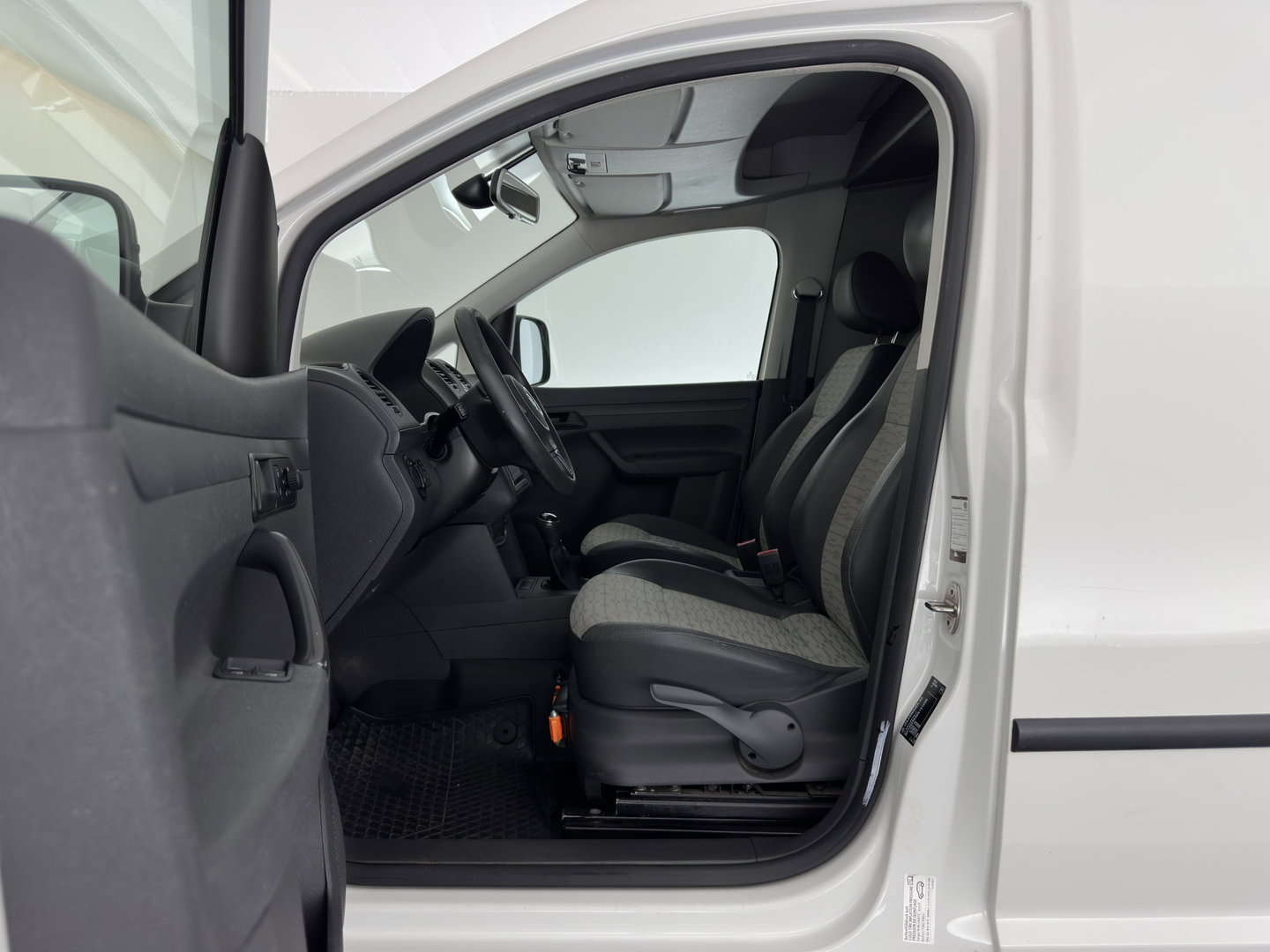 Volkswagen Caddy 1.6 TDI BMT *NAVI-FULLMAP | LEATHER-FABRIC | AIRCO | CRUISE | PDC | COMFORT-SEATS*