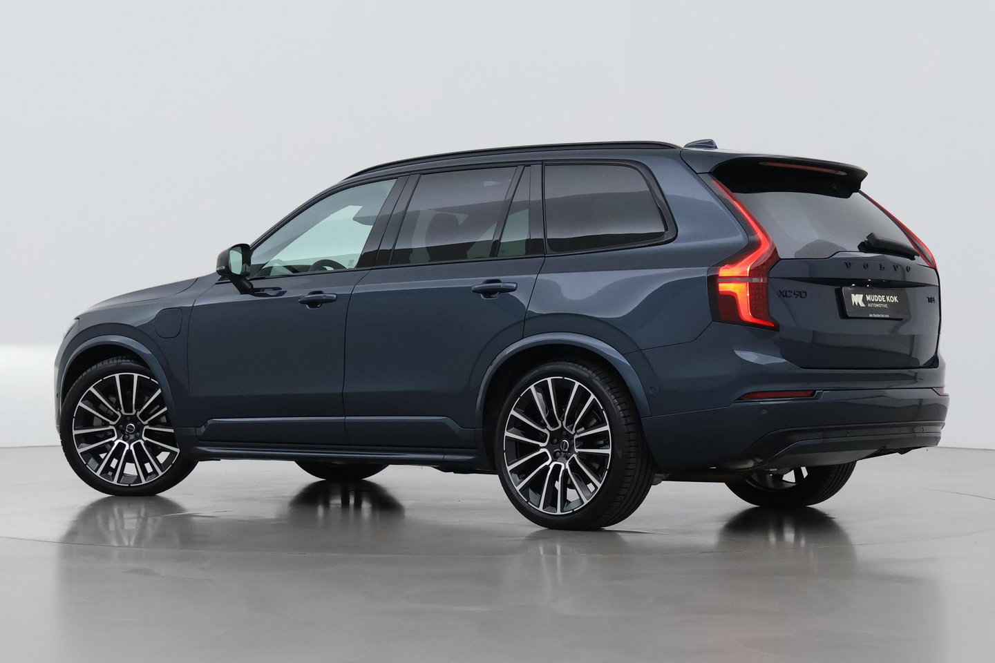 Volvo XC90 T8 Ultra Black Edition | Bowers&Wilkins | Luchtvering | Panoramadak | Trekhaak | 360° Camera | Massage | Stoelventilatie | 22 Inch