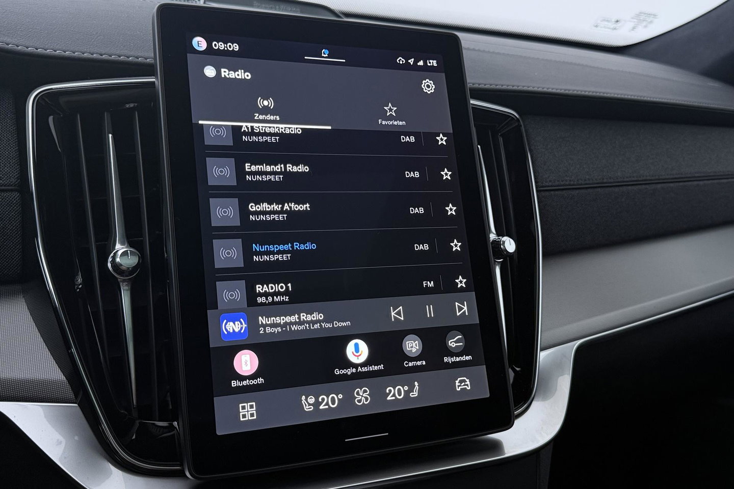 Volvo XC90 T8 Ultra Black Edition | Bowers&Wilkins | Luchtvering | Panoramadak | Trekhaak | 360° Camera | Massage | Stoelventilatie | 22 Inch