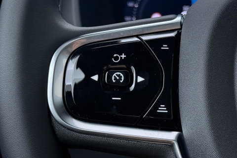 Volvo XC90 T8 Ultra Black Edition | Bowers&Wilkins | Luchtvering | Panoramadak | Trekhaak | 360° Camera | Massage | Stoelventilatie | 22 Inch