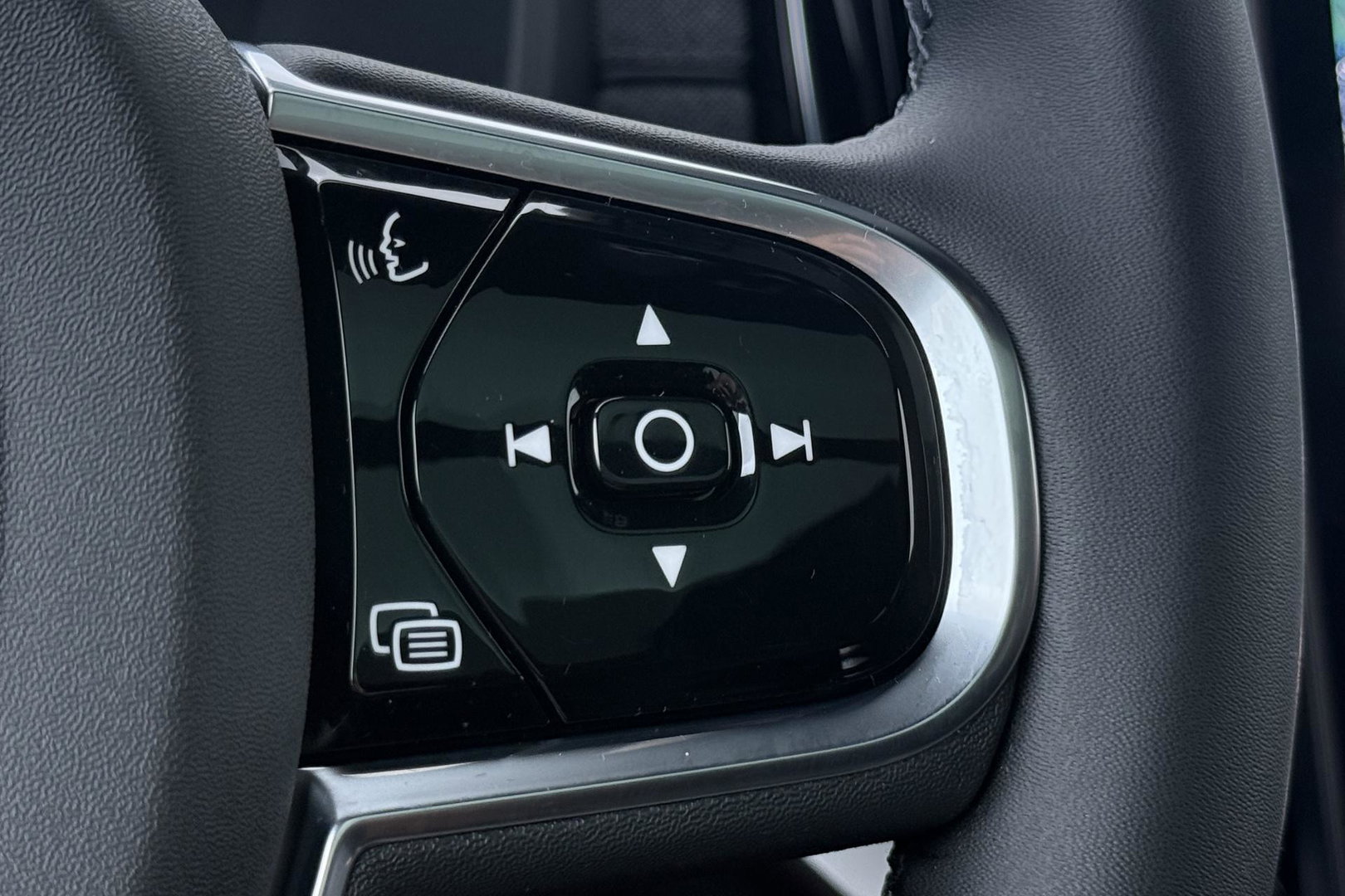 Volvo XC90 T8 Ultra Black Edition | Bowers&Wilkins | Luchtvering | Panoramadak | Trekhaak | 360° Camera | Massage | Stoelventilatie | 22 Inch