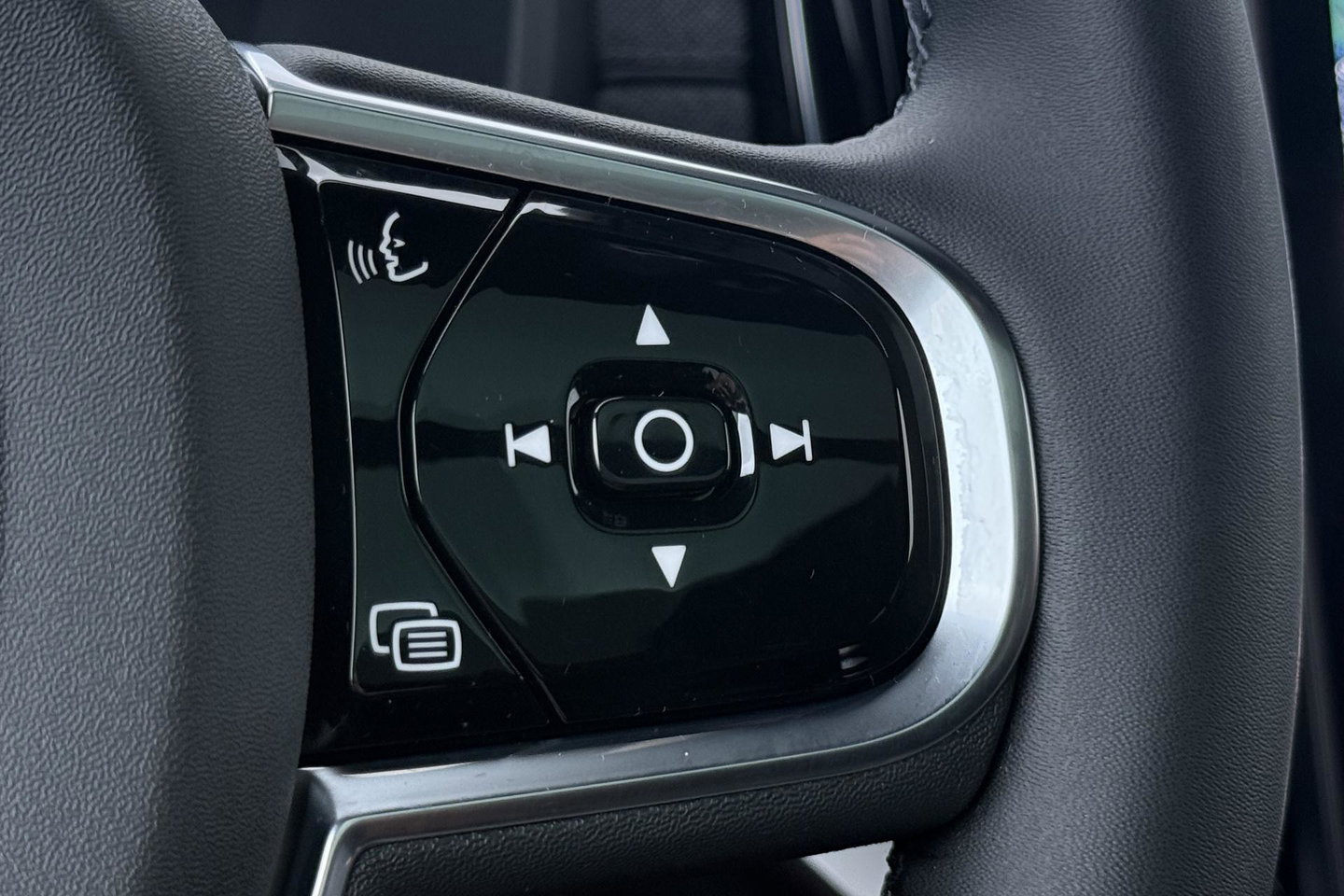 Volvo XC90 T8 Ultra Black Edition | Bowers&Wilkins | Luchtvering | Panoramadak | Trekhaak | 360° Camera | Massage | Stoelventilatie | 22 Inch