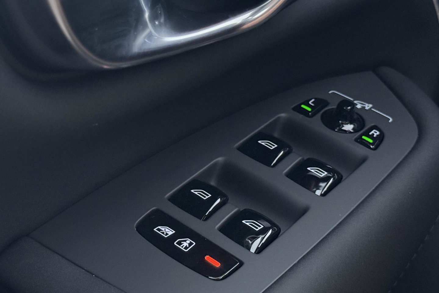 Volvo XC90 T8 Ultra Black Edition | Bowers&Wilkins | Luchtvering | Panoramadak | Trekhaak | 360° Camera | Massage | Stoelventilatie | 22 Inch