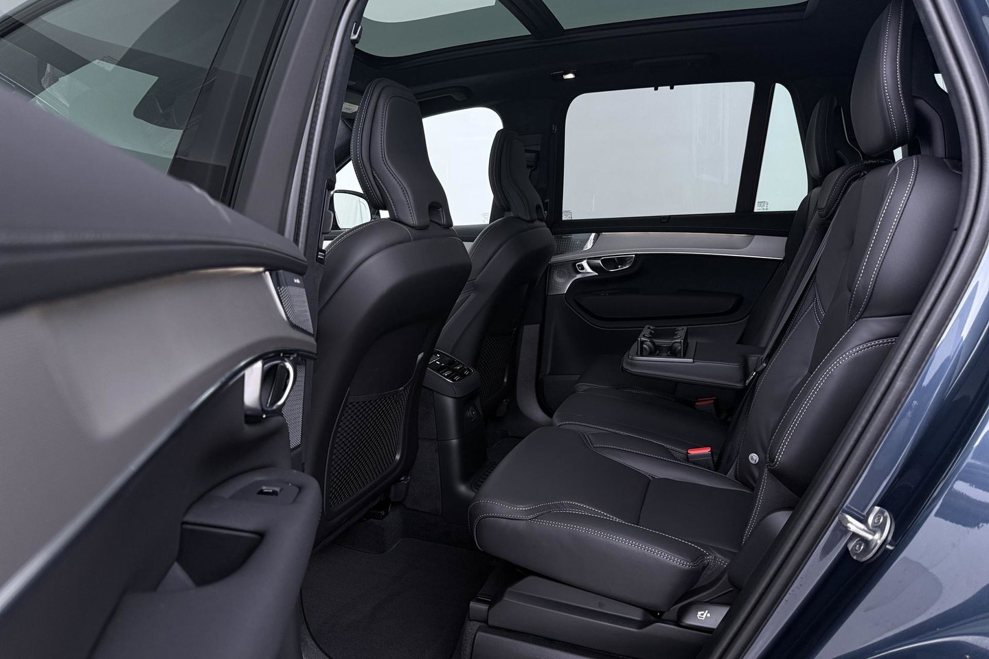 Volvo XC90 T8 Ultra Black Edition | Bowers&Wilkins | Luchtvering | Panoramadak | Trekhaak | 360° Camera | Massage | Stoelventilatie | 22 Inch