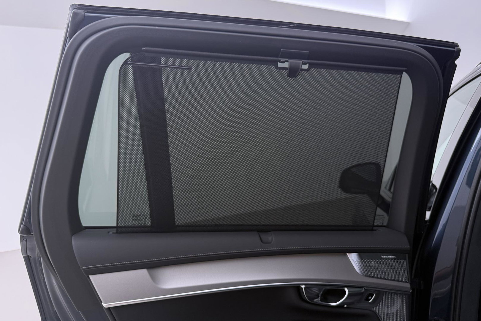 Volvo XC90 T8 Ultra Black Edition | Bowers&Wilkins | Luchtvering | Panoramadak | Trekhaak | 360° Camera | Massage | Stoelventilatie | 22 Inch