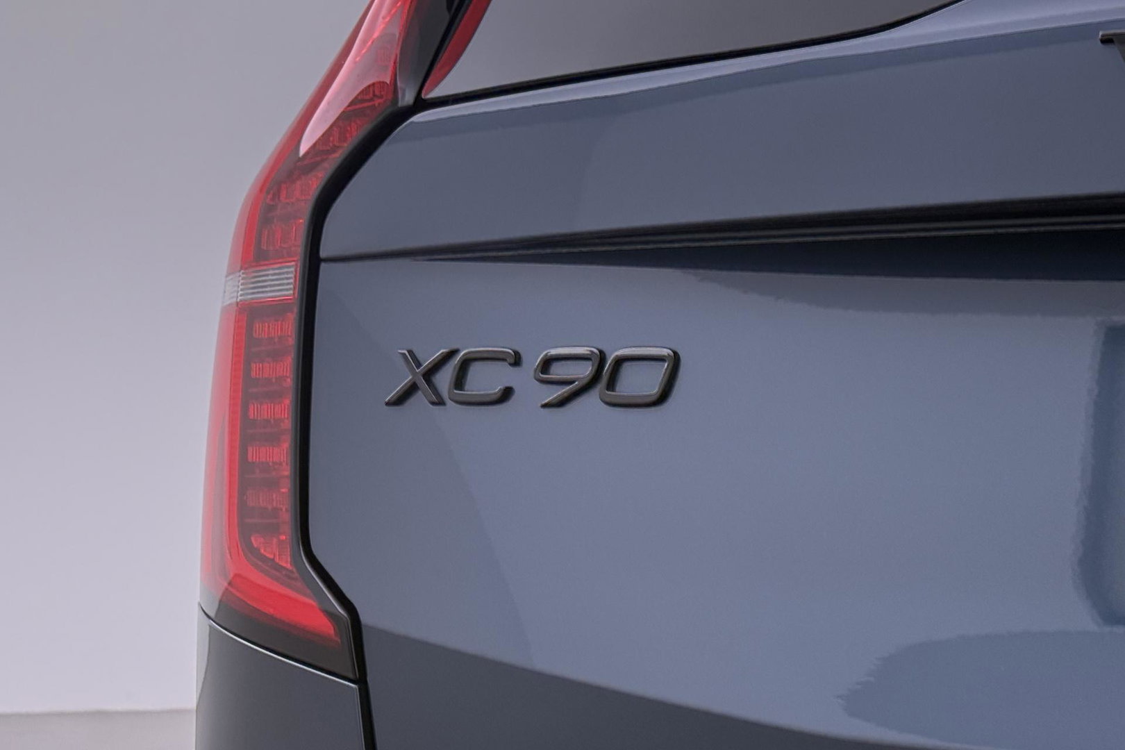 Volvo XC90 T8 Ultra Black Edition | Bowers&Wilkins | Luchtvering | Panoramadak | Trekhaak | 360° Camera | Massage | Stoelventilatie | 22 Inch