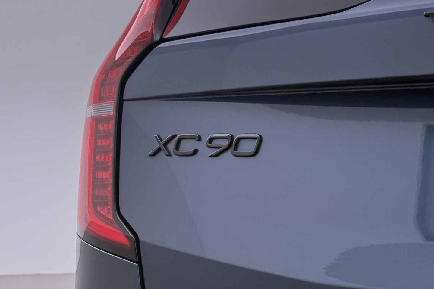 Volvo XC90 T8 Ultra Black Edition | Bowers&Wilkins | Luchtvering | Panoramadak | Trekhaak | 360° Camera | Massage | Stoelventilatie | 22 Inch