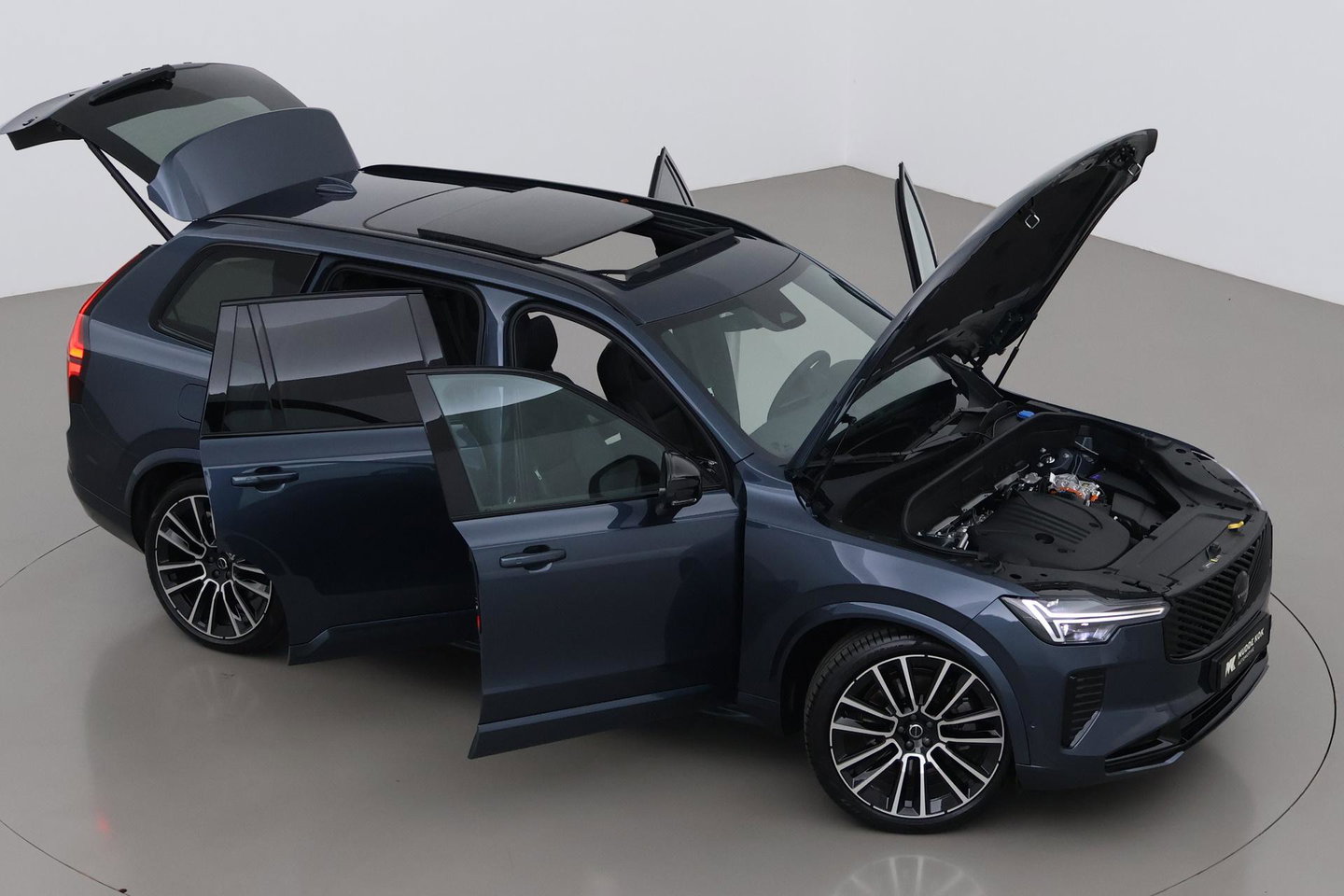 Volvo XC90 T8 Ultra Black Edition | Bowers&Wilkins | Luchtvering | Panoramadak | Trekhaak | 360° Camera | Massage | Stoelventilatie | 22 Inch