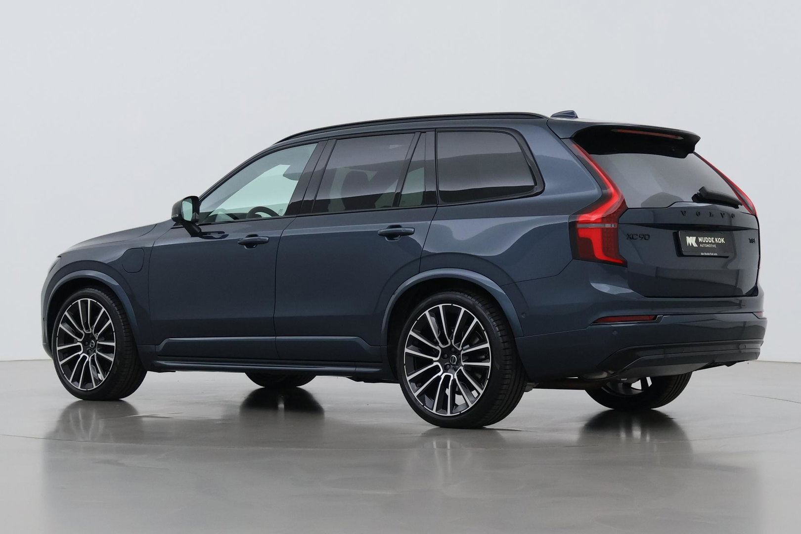 Volvo XC90 T8 Ultra Black Edition | Bowers&Wilkins | Luchtvering | Panoramadak | Trekhaak | 360° Camera | Massage | Stoelventilatie | 22 Inch
