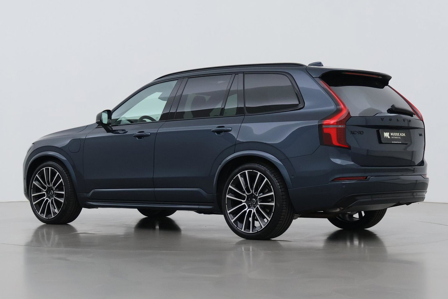Volvo XC90 T8 Ultra Black Edition | Bowers&Wilkins | Luchtvering | Panoramadak | Trekhaak | 360° Camera | Massage | Stoelventilatie | 22 Inch