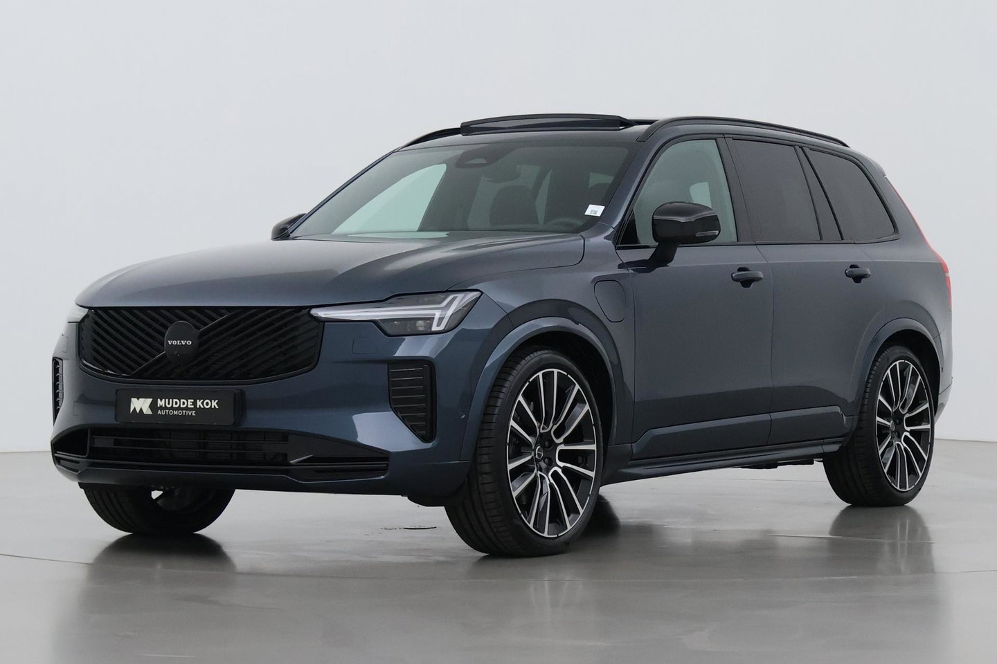 Volvo XC90 T8 Ultra Black Edition | Bowers&Wilkins | Luchtvering | Panoramadak | Trekhaak | 360° Camera | Massage | Stoelventilatie | 22 Inch