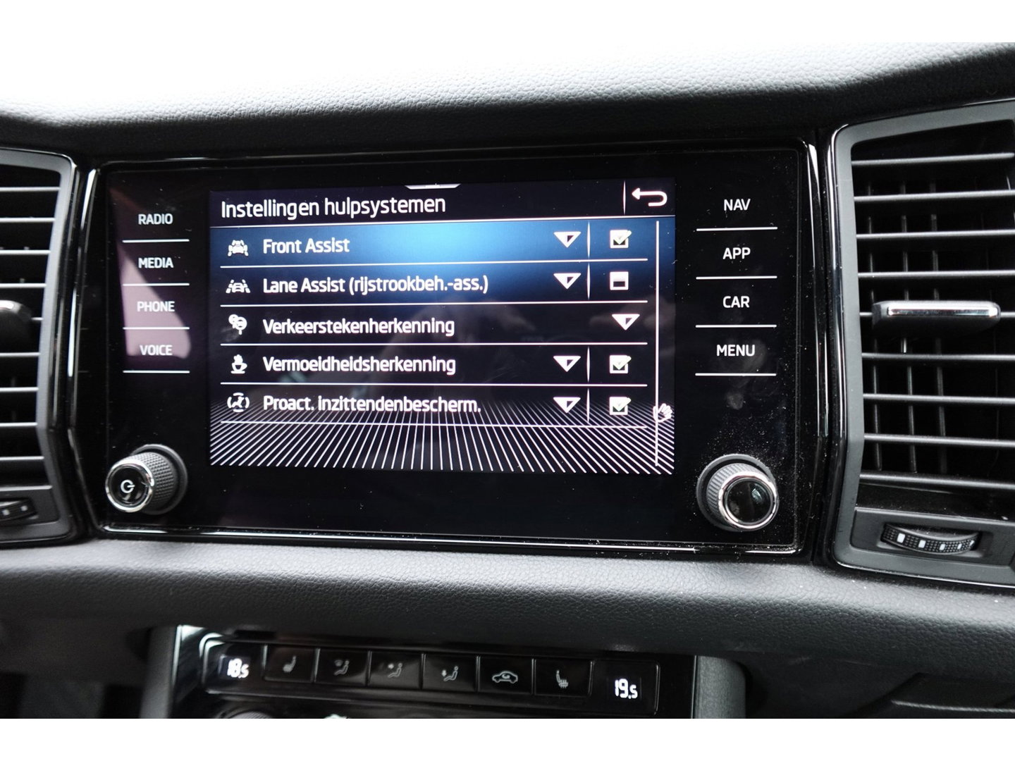 Škoda Kodiaq 1.5 TSI Business Edition Plus PANO CAM MEMORY