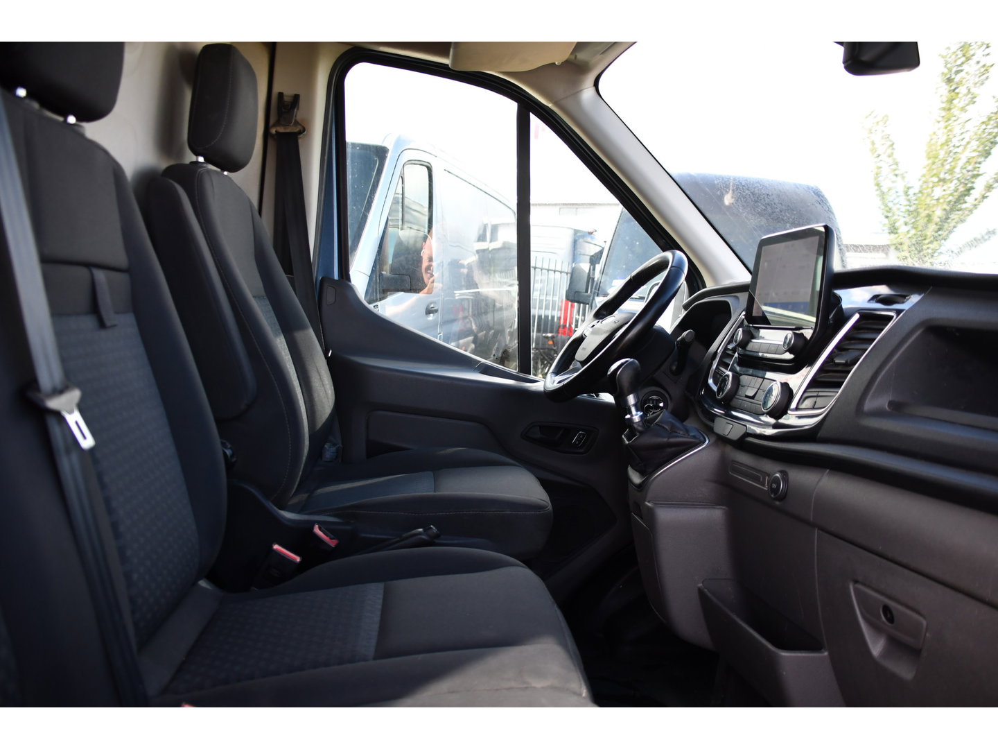 Ford Transit 350 2.0 TDCI L3H2 Limited PB Edition Camera, Cruise, Carplay, Stoelverwarming, 185pk, Trekhaak, Sensoren, LED, NAVI, Uniek!