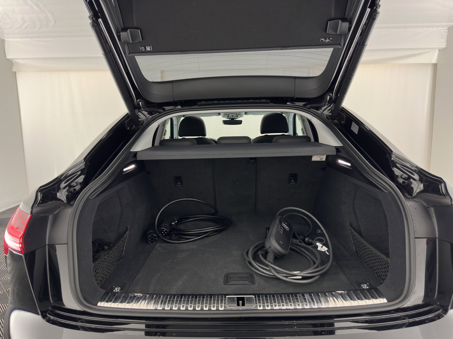 Audi e-tron Sportback 55 quattro Business edition Plus 95 kWh 3-Fase-11kW] {SoH-94%} *PANO | LEATHER | ADAPTIVE-CRUISE | MEMORY-PACK | FULL-LED | DIGI-COCKPIT | KEYLESS | CAMERA | PRIVACY-GLASS | HEATED-COMFORTSEATS | DAB+ | 21''ALU*