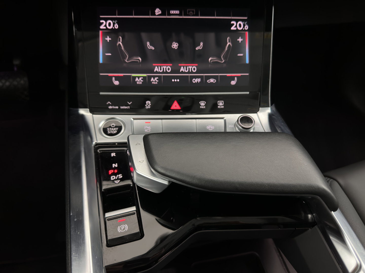 Audi e-tron Sportback 55 quattro Business edition Plus 95 kWh 3-Fase-11kW] {SoH-94%} *PANO | LEATHER | ADAPTIVE-CRUISE | MEMORY-PACK | FULL-LED | DIGI-COCKPIT | KEYLESS | CAMERA | PRIVACY-GLASS | HEATED-COMFORTSEATS | DAB+ | 21''ALU*