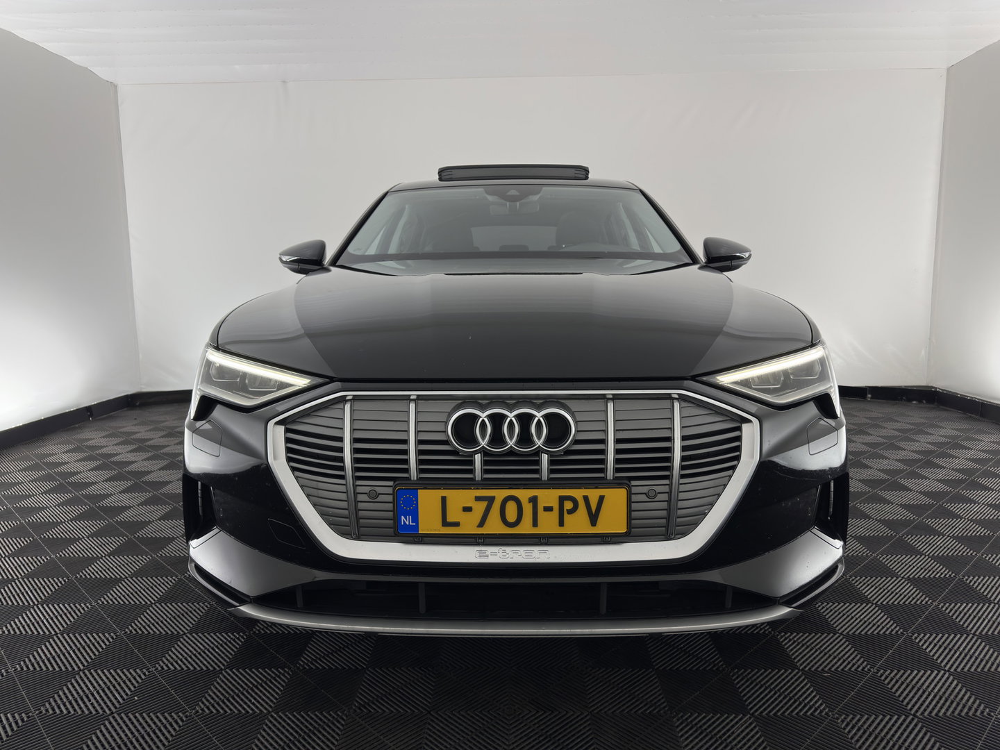 Audi e-tron Sportback 55 quattro Business edition Plus 95 kWh 3-Fase-11kW] {SoH-94%} *PANO | LEATHER | ADAPTIVE-CRUISE | MEMORY-PACK | FULL-LED | DIGI-COCKPIT | KEYLESS | CAMERA | PRIVACY-GLASS | HEATED-COMFORTSEATS | DAB+ | 21''ALU*