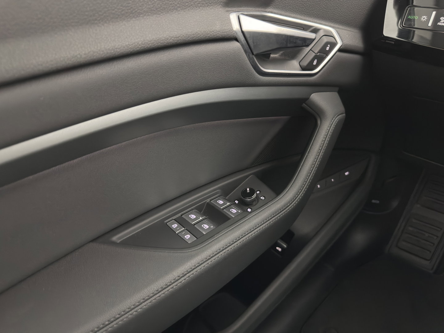 Audi e-tron Sportback 55 quattro Business edition Plus 95 kWh 3-Fase-11kW] {SoH-94%} *PANO | LEATHER | ADAPTIVE-CRUISE | MEMORY-PACK | FULL-LED | DIGI-COCKPIT | KEYLESS | CAMERA | PRIVACY-GLASS | HEATED-COMFORTSEATS | DAB+ | 21''ALU*