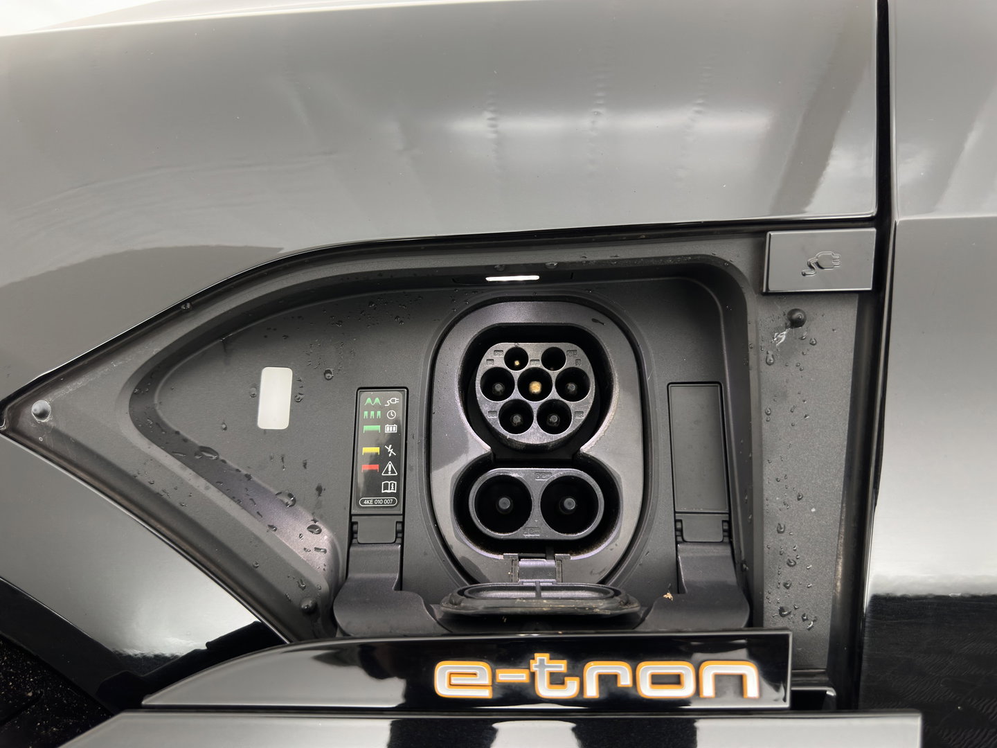Audi e-tron Sportback 55 quattro Business edition Plus 95 kWh 3-Fase-11kW] {SoH-94%} *PANO | LEATHER | ADAPTIVE-CRUISE | MEMORY-PACK | FULL-LED | DIGI-COCKPIT | KEYLESS | CAMERA | PRIVACY-GLASS | HEATED-COMFORTSEATS | DAB+ | 21''ALU*