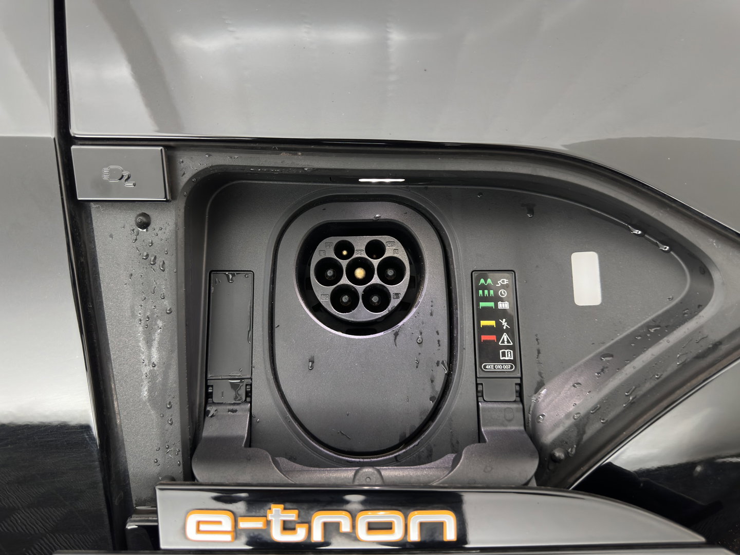 Audi e-tron Sportback 55 quattro Business edition Plus 95 kWh 3-Fase-11kW] {SoH-94%} *PANO | LEATHER | ADAPTIVE-CRUISE | MEMORY-PACK | FULL-LED | DIGI-COCKPIT | KEYLESS | CAMERA | PRIVACY-GLASS | HEATED-COMFORTSEATS | DAB+ | 21''ALU*