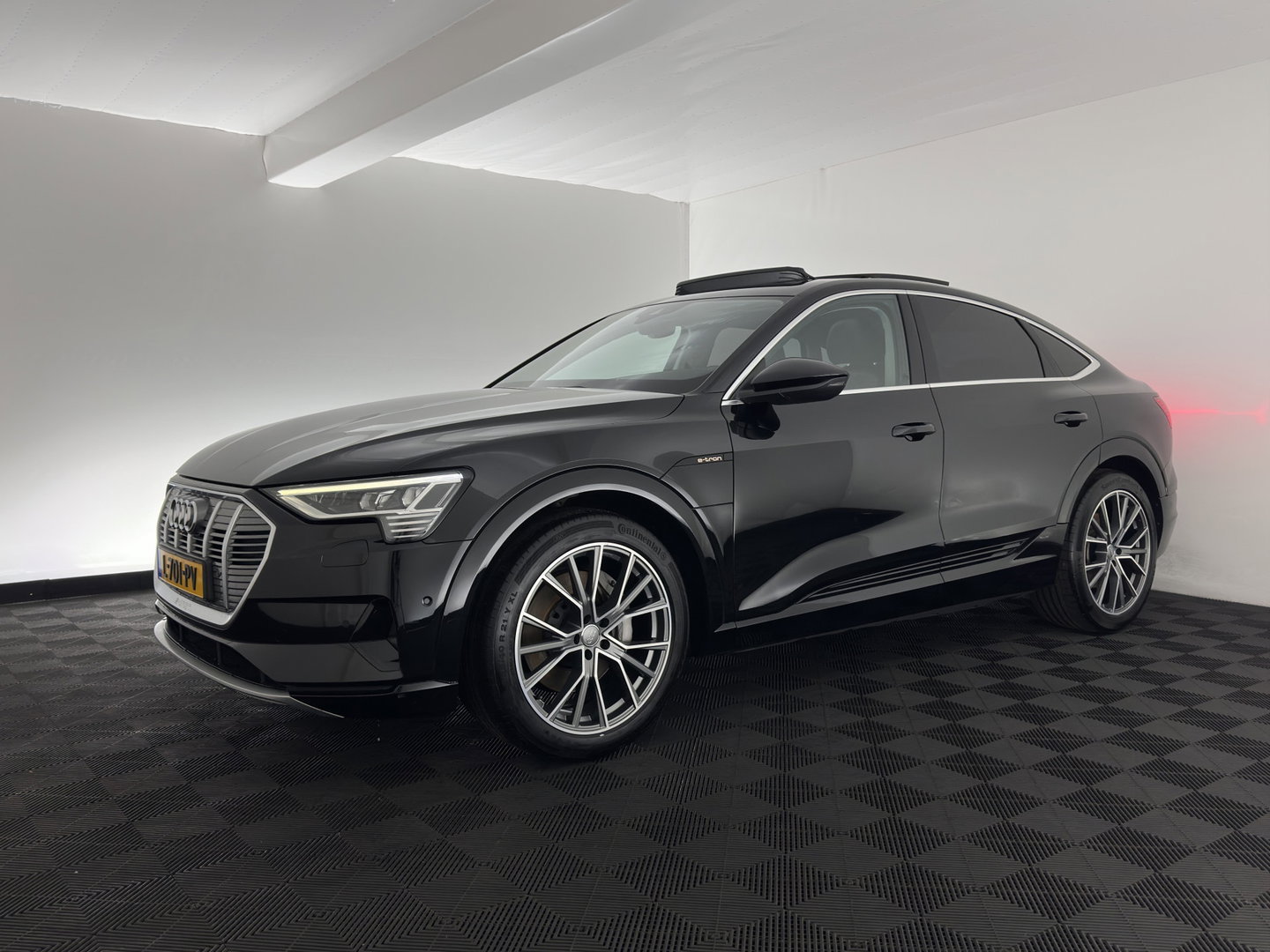 Audi e-tron Sportback 55 quattro Business edition Plus 95 kWh 3-Fase-11kW] {SoH-94%} *PANO | LEATHER | ADAPTIVE-CRUISE | MEMORY-PACK | FULL-LED | DIGI-COCKPIT | KEYLESS | CAMERA | PRIVACY-GLASS | HEATED-COMFORTSEATS | DAB+ | 21''ALU*