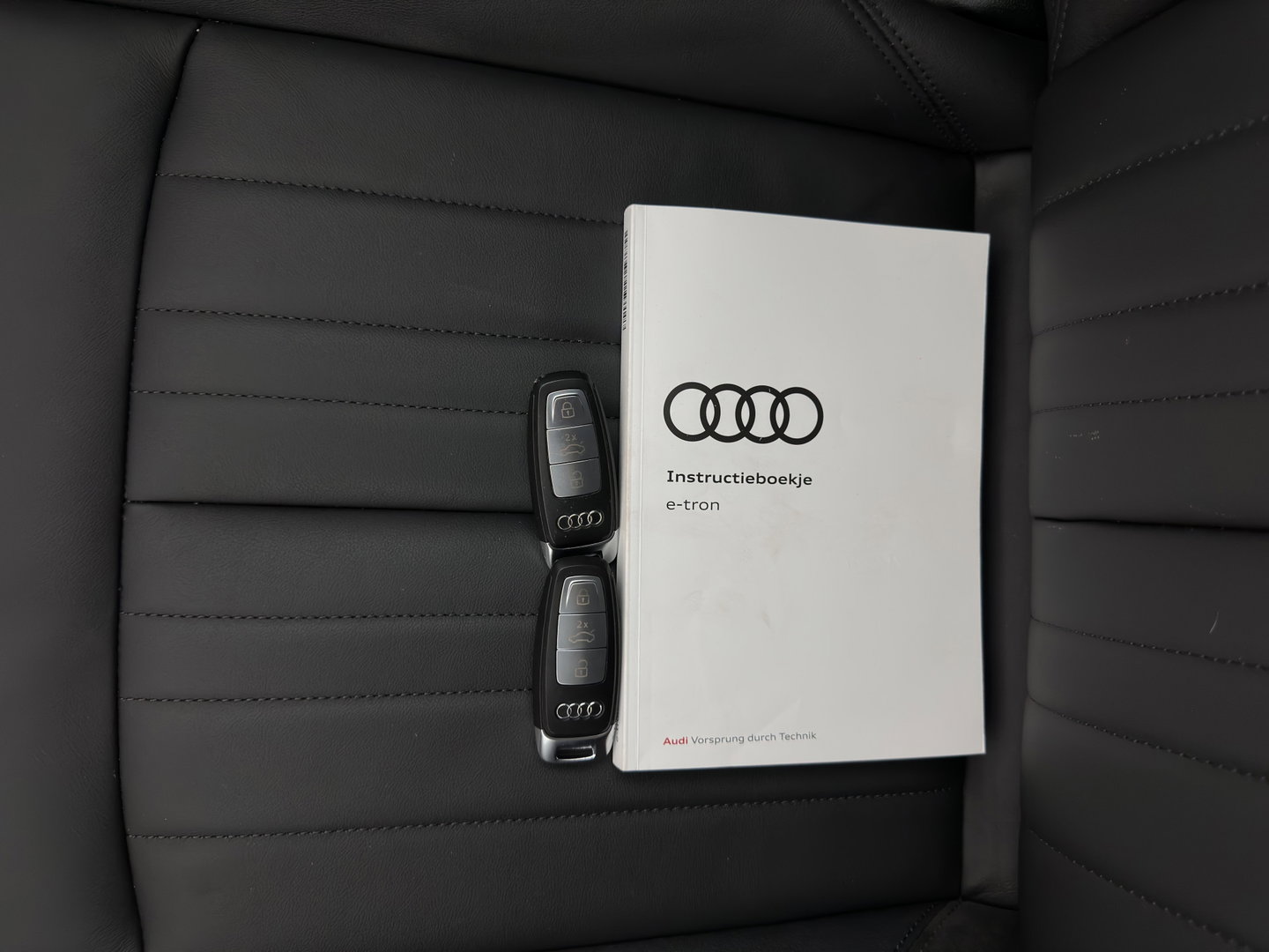 Audi e-tron Sportback 55 quattro Business edition Plus 95 kWh 3-Fase-11kW] {SoH-94%} *PANO | LEATHER | ADAPTIVE-CRUISE | MEMORY-PACK | FULL-LED | DIGI-COCKPIT | KEYLESS | CAMERA | PRIVACY-GLASS | HEATED-COMFORTSEATS | DAB+ | 21''ALU*