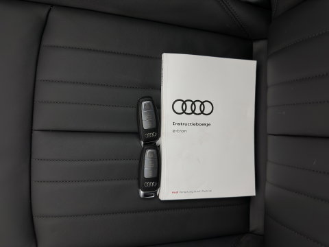 Audi e-tron Sportback 55 quattro Business edition Plus 95 kWh 3-Fase-11kW] {SoH-94%} *PANO | LEATHER | ADAPTIVE-CRUISE | MEMORY-PACK | FULL-LED | DIGI-COCKPIT | KEYLESS | CAMERA | PRIVACY-GLASS | HEATED-COMFORTSEATS | DAB+ | 21''ALU*