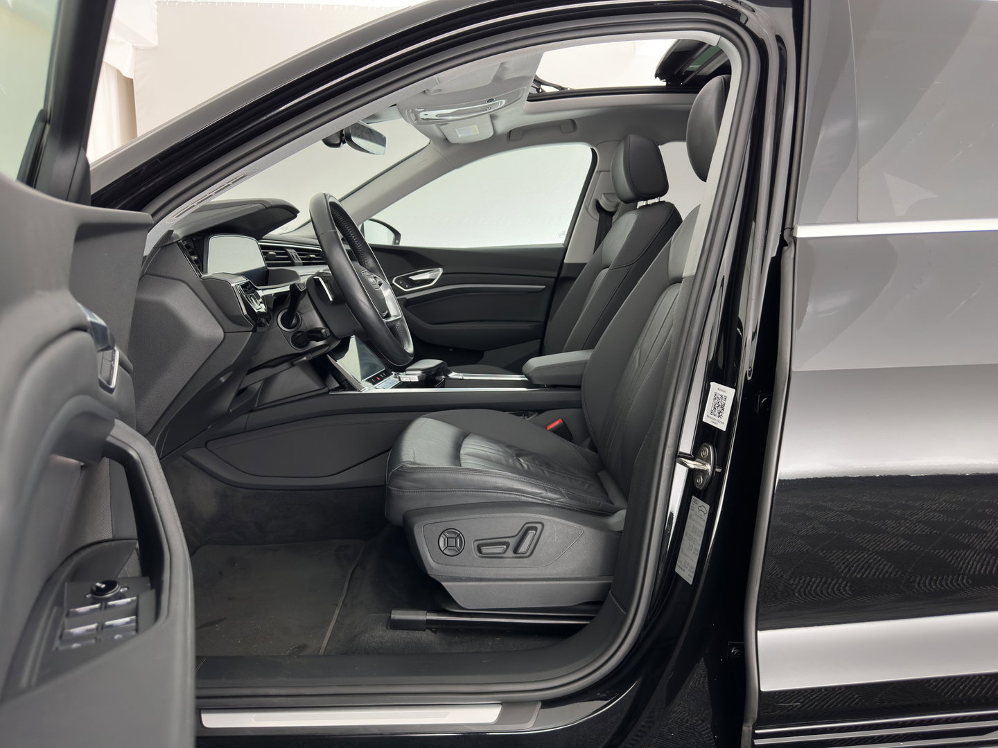 Audi e-tron Sportback 55 quattro Business edition Plus 95 kWh 3-Fase-11kW] {SoH-94%} *PANO | LEATHER | ADAPTIVE-CRUISE | MEMORY-PACK | FULL-LED | DIGI-COCKPIT | KEYLESS | CAMERA | PRIVACY-GLASS | HEATED-COMFORTSEATS | DAB+ | 21''ALU*