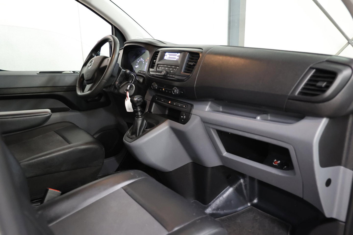 Opel Vivaro 2.0 CDTI L3H1 LANG IMPERIAAL 2500 KG TREKHAAK