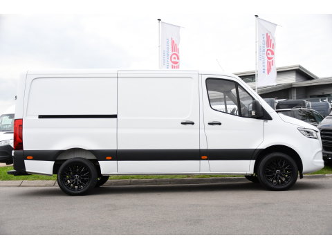 Mercedes-Benz Sprinter 319 V6 3.0 CDI L2H1 PB Edition Adaptieve Cruise, Carplay, Camera, LED, Automaat, Trekhaak, Multimedia, 190pk, Geveerde Stoel, Uniek!