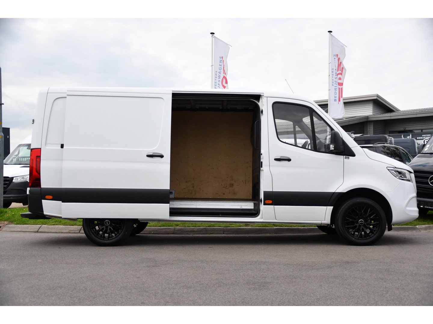 Mercedes-Benz Sprinter 319 V6 3.0 CDI L2H1 PB Edition Adaptieve Cruise, Carplay, Camera, LED, Automaat, Trekhaak, Multimedia, 190pk, Geveerde Stoel, Uniek!