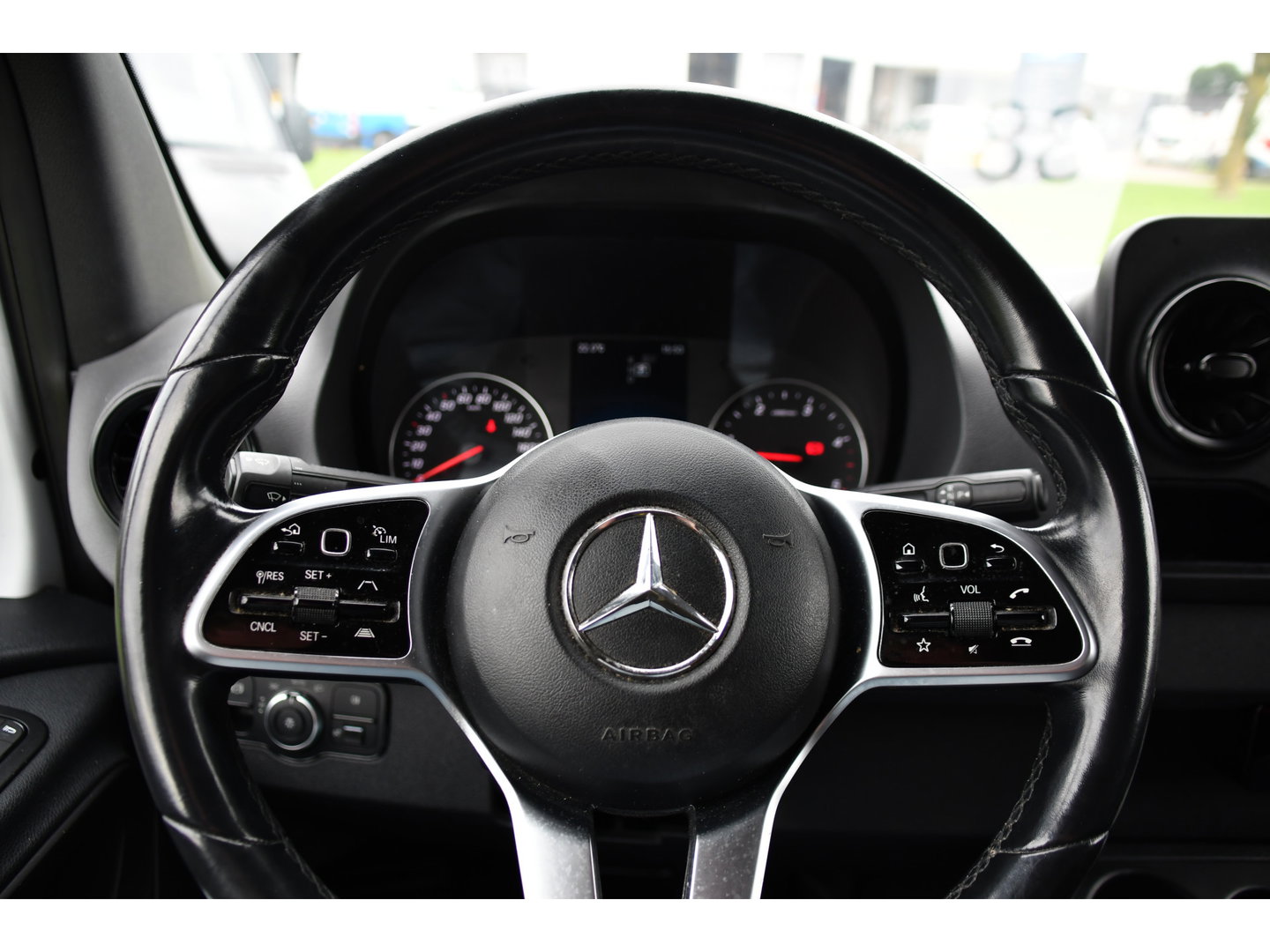 Mercedes-Benz Sprinter 319 V6 3.0 CDI L2H1 PB Edition Adaptieve Cruise, Carplay, Camera, LED, Automaat, Trekhaak, Multimedia, 190pk, Geveerde Stoel, Uniek!