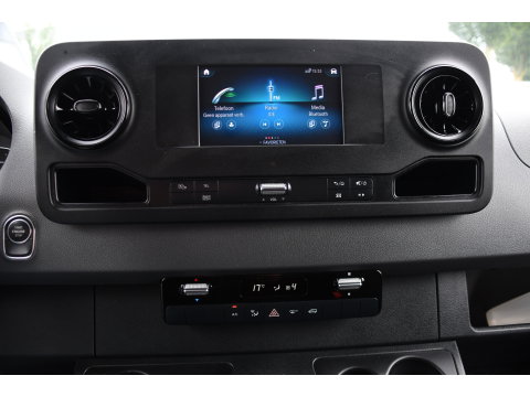 Mercedes-Benz Sprinter 319 V6 3.0 CDI L2H1 PB Edition Adaptieve Cruise, Carplay, Camera, LED, Automaat, Trekhaak, Multimedia, 190pk, Geveerde Stoel, Uniek!