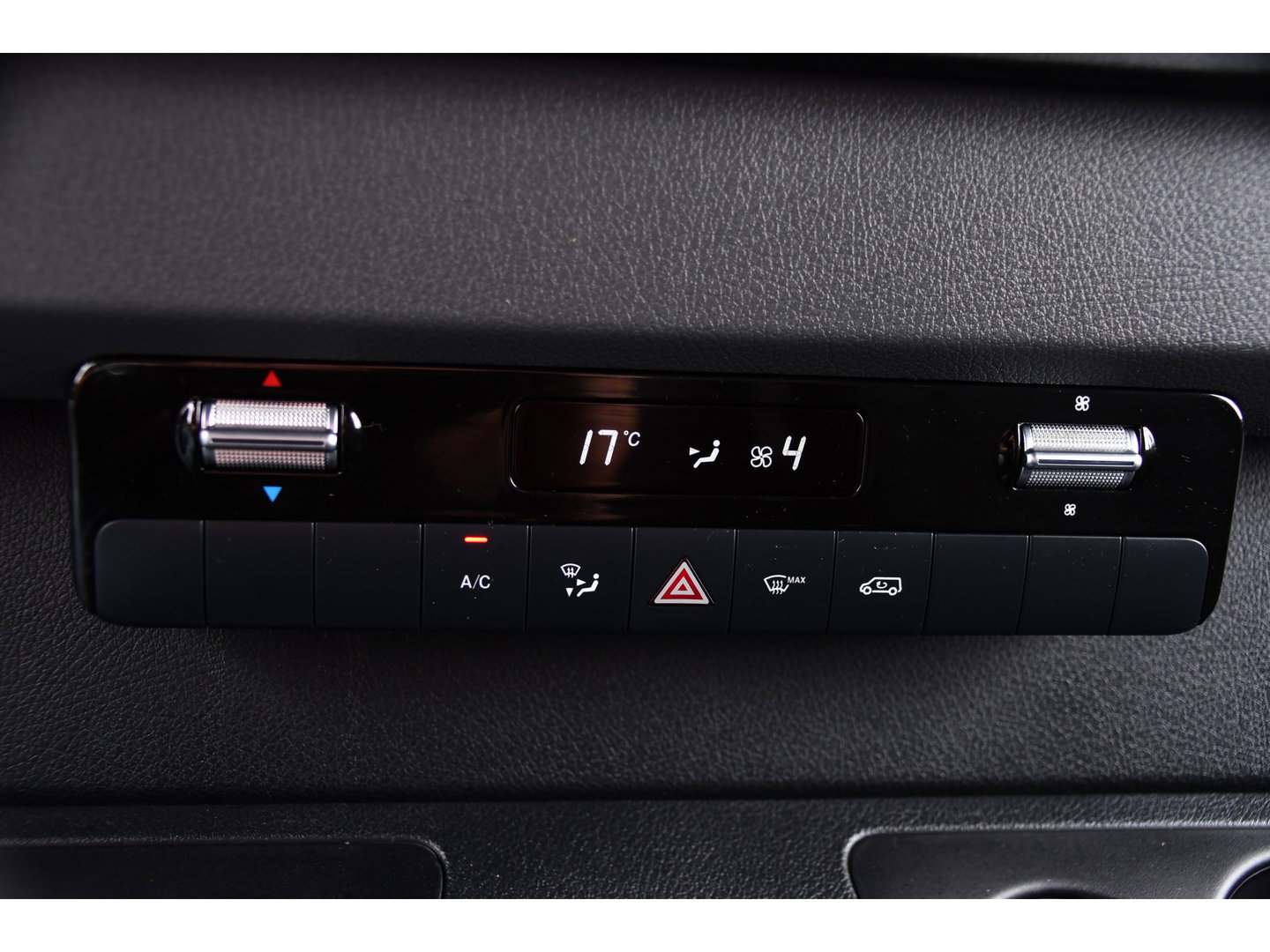 Mercedes-Benz Sprinter 319 V6 3.0 CDI L2H1 PB Edition Adaptieve Cruise, Carplay, Camera, LED, Automaat, Trekhaak, Multimedia, 190pk, Geveerde Stoel, Uniek!