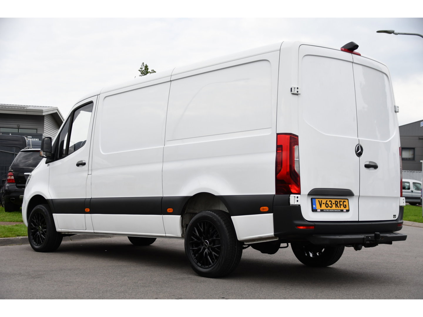 Mercedes-Benz Sprinter 319 V6 3.0 CDI L2H1 PB Edition Adaptieve Cruise, Carplay, Camera, LED, Automaat, Trekhaak, Multimedia, 190pk, Geveerde Stoel, Uniek!