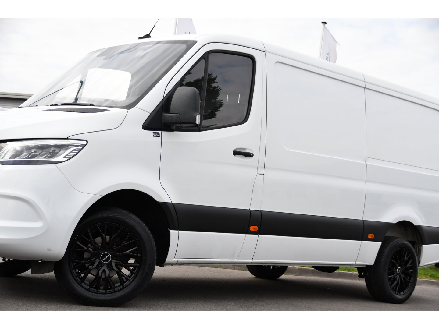 Mercedes-Benz Sprinter 319 V6 3.0 CDI L2H1 PB Edition Adaptieve Cruise, Carplay, Camera, LED, Automaat, Trekhaak, Multimedia, 190pk, Geveerde Stoel, Uniek!