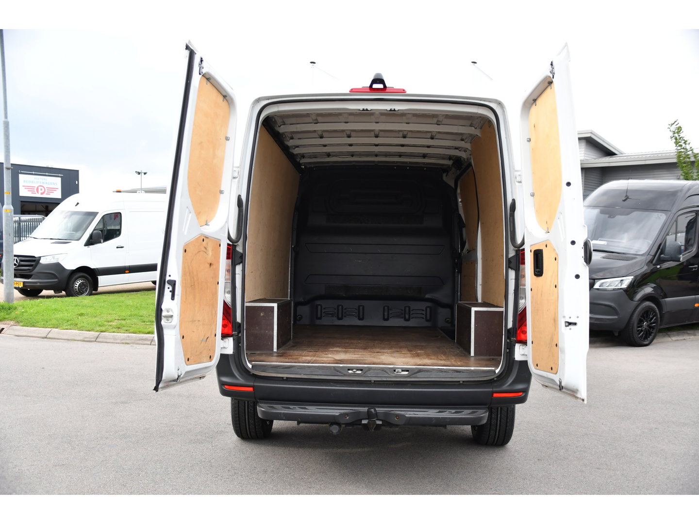 Mercedes-Benz Sprinter 319 V6 3.0 CDI L2H1 PB Edition Adaptieve Cruise, Carplay, Camera, LED, Automaat, Trekhaak, Multimedia, 190pk, Geveerde Stoel, Uniek!